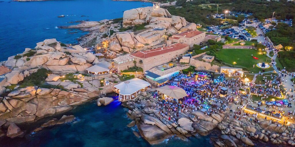 Nammos Phi Beach Porto Cervo 2026: Cliffside Sunset, Menu & Reservations